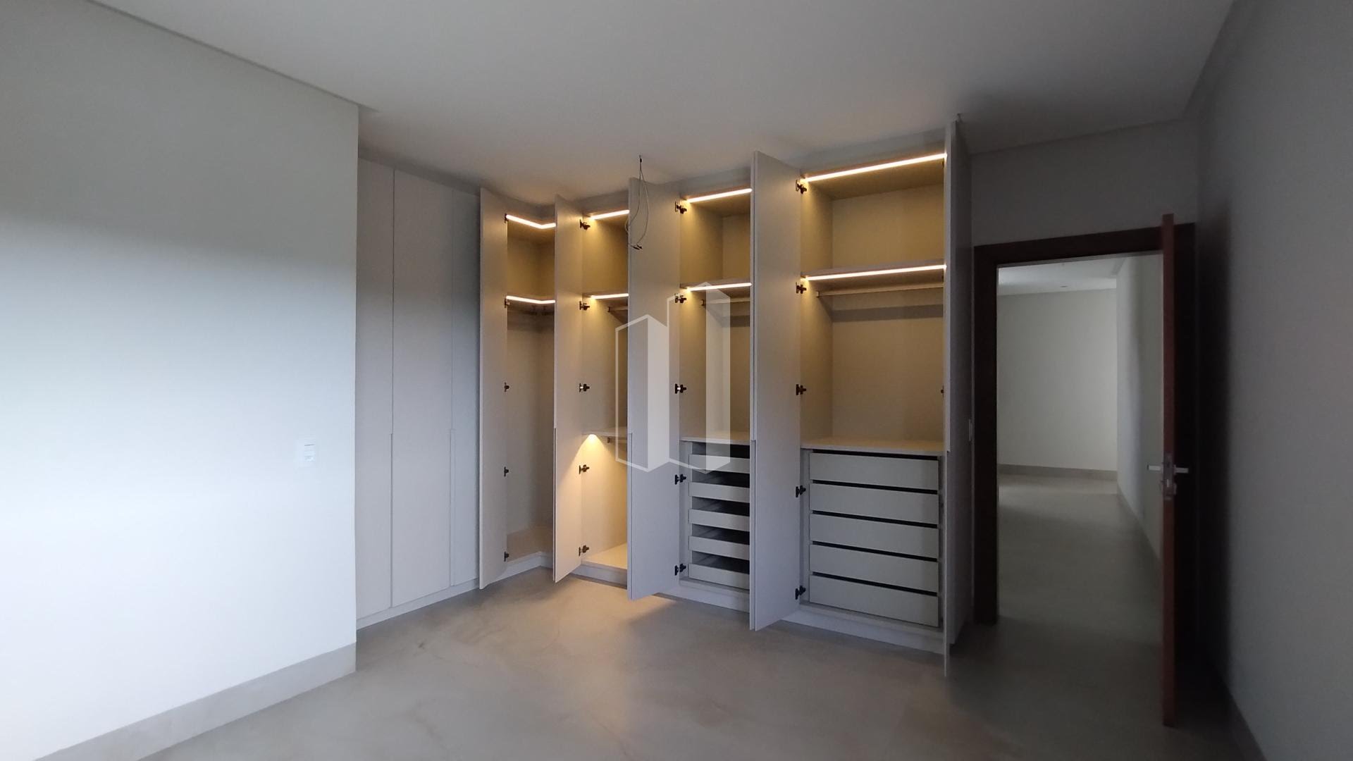 Casa à venda com 5 quartos, 5 suítes, 6 vagas e 470m² no Residencial Alphaville Flamboyant, Goiânia (GO) — foto 15 de 17