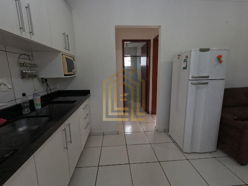 Descubra o conforto e a praticidade deste apartamento à venda no bairro Santa Cruz, em Cascavel! Com 55m² de área útil, o imóvel oferece 2 dormitórios bem distribuídos, banheiro moderno e ambientes