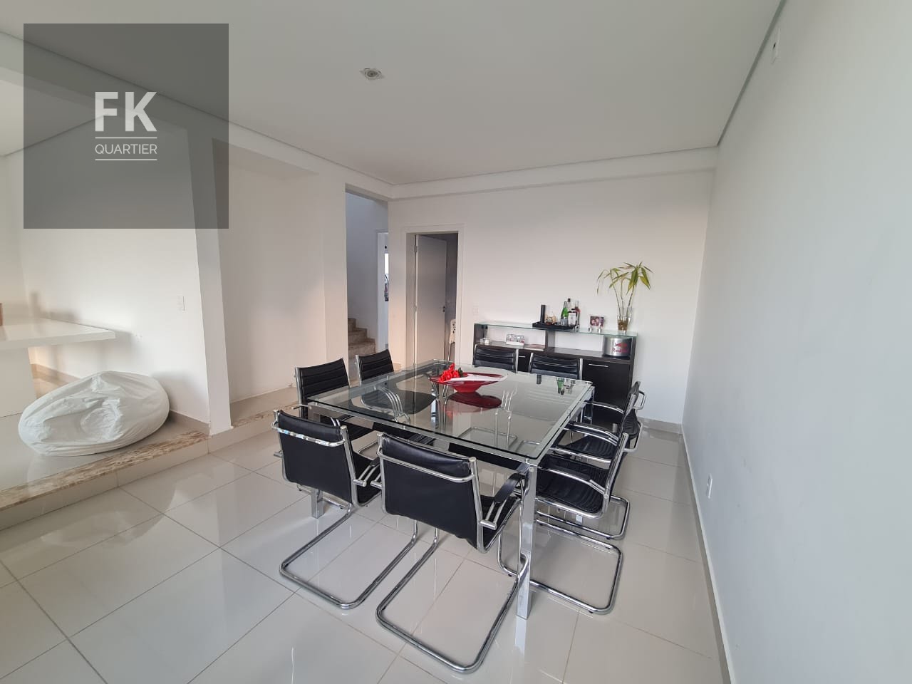 Casa à venda com 3 quartos, 5 banheiros, 4 vagas e 266m² no Suru, Santana de Parnaíba — foto principal