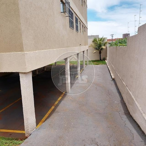 Entrada para garagem coberta (Condomínio)