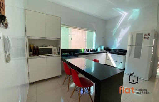 Casa à Venda no bairro Cores de Minas, Pará de Minas, 3 Quartos, 210m²