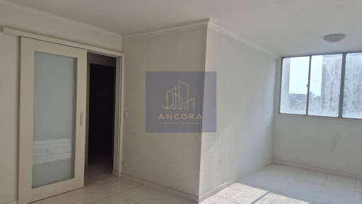 Sala com área de refeições