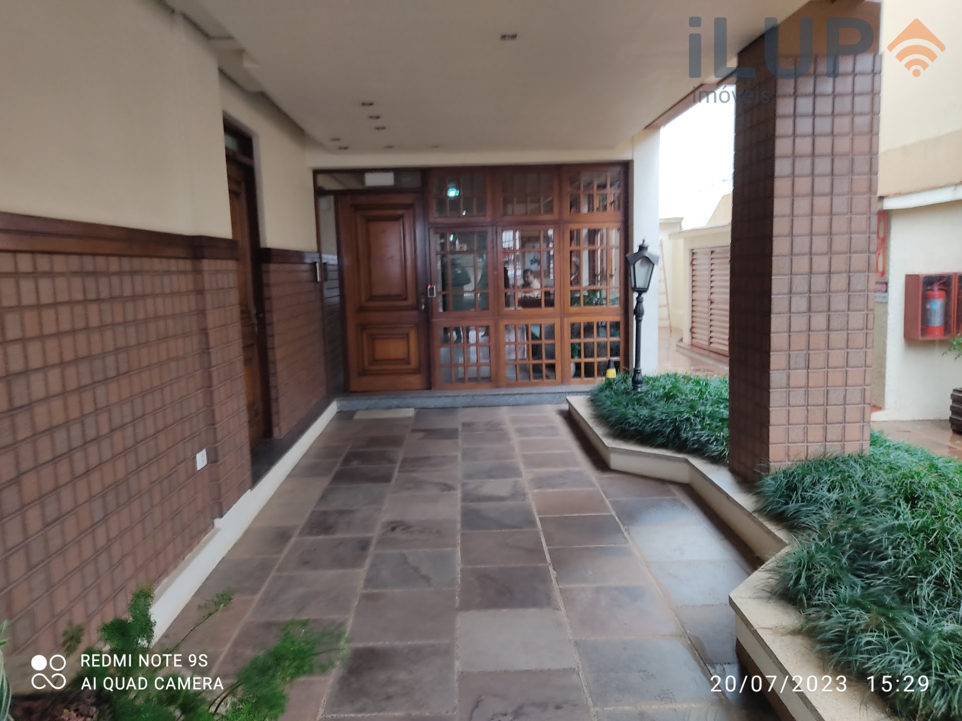 Entrada do prédio 