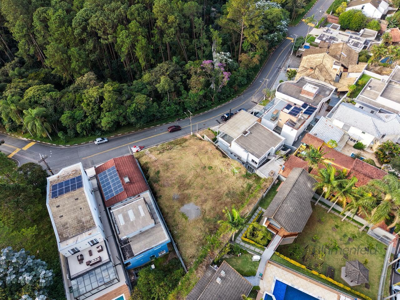 Terreno à venda com 420m² de terreno no Condomínio Arujazinho IV, Arujá — foto principal