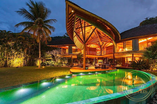 Casa na Praia para Temporada em Angra dos Reis / RJ no bairro Mombaça