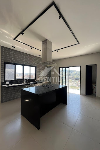 Casa à Venda em Santana de Parnaíba: 3 Suítes, 200m², Chácara Jaguari