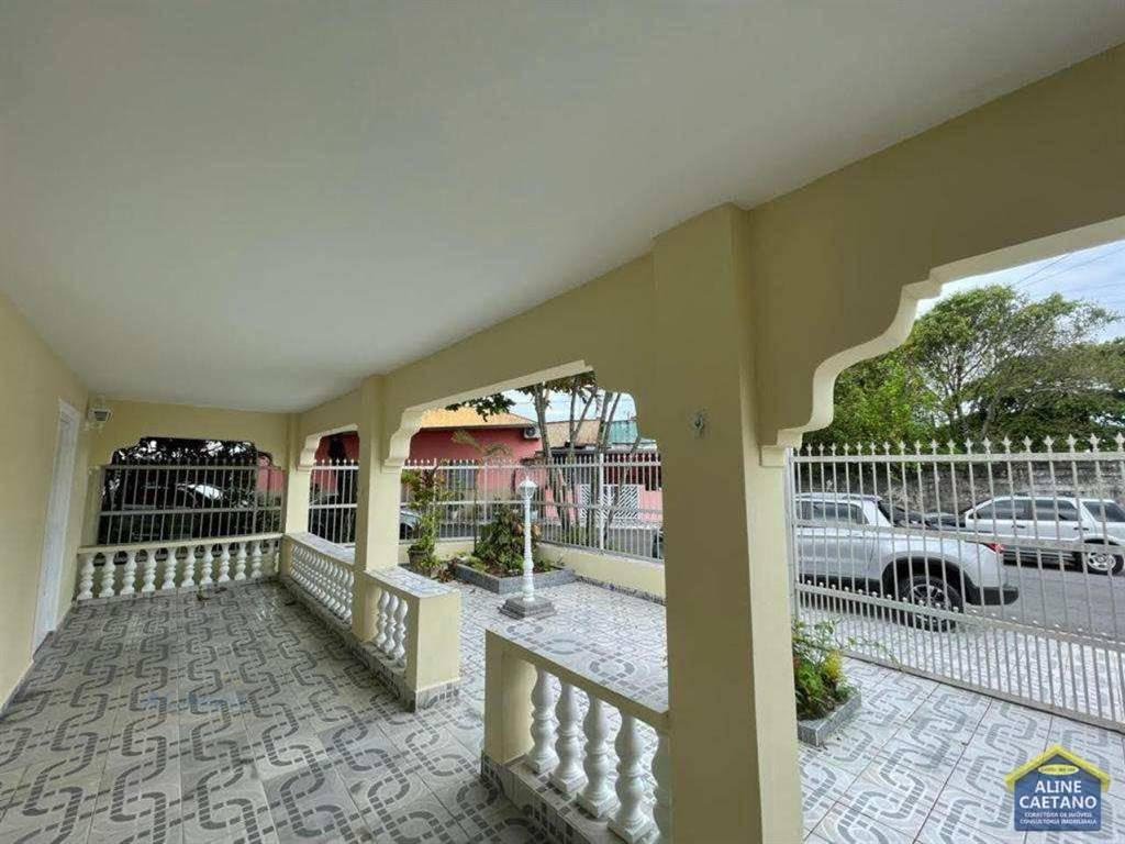 Casa à venda com 4 quartos, 3 banheiros, 5 vagas e 124m² no Solemar, Praia Grande — foto principal