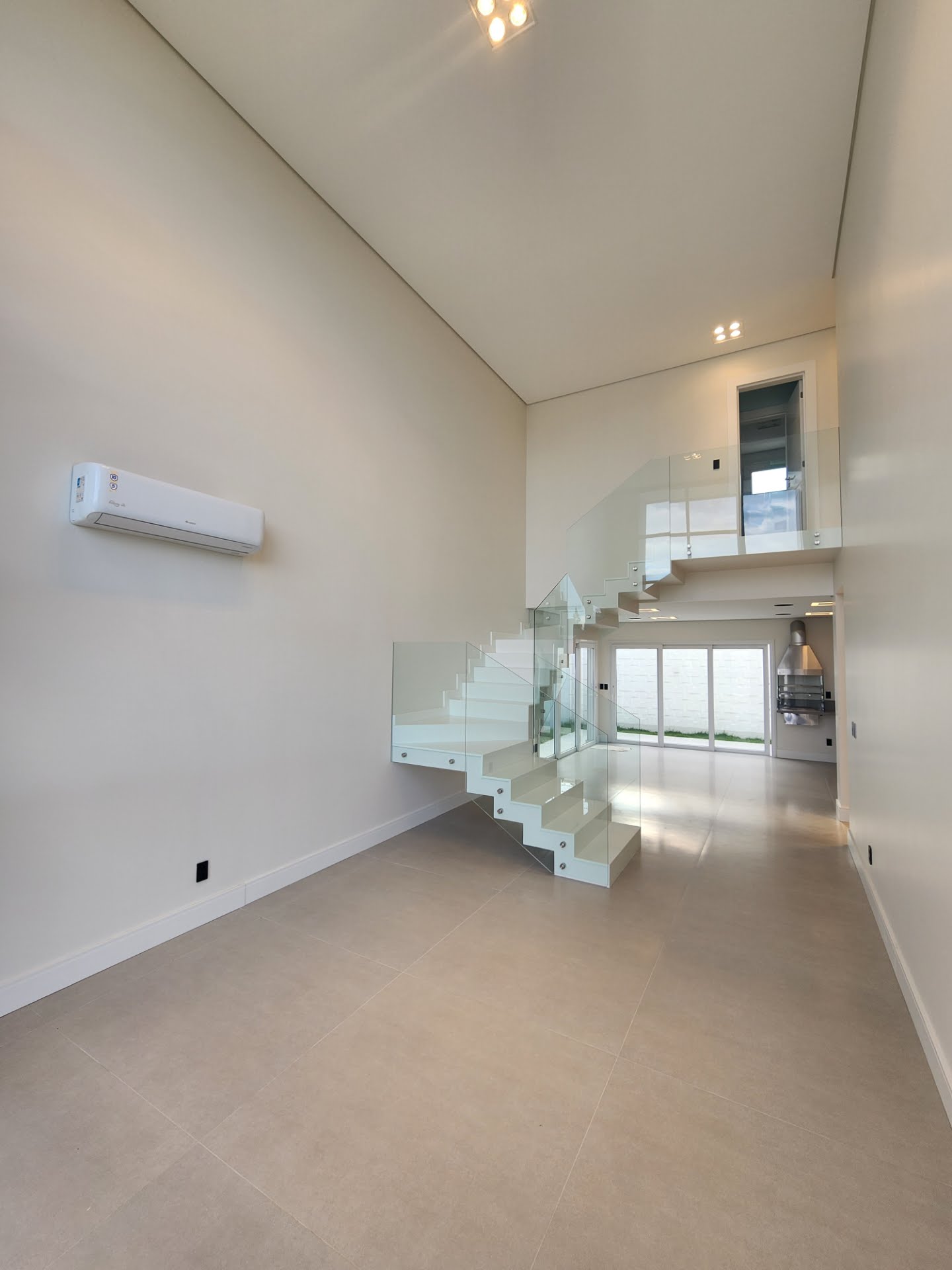 Casa à venda com 4 quartos, 3 suítes, 4 vagas e 165m² no Sim, Feira de Santana (BA) — foto 2 de 14