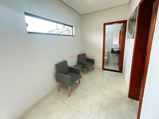 Sala com poltronas 