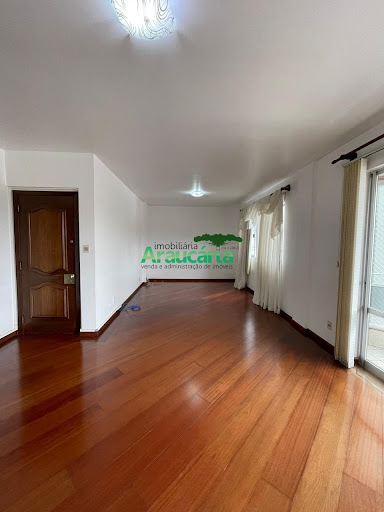 Sala ampla em dois ambientes