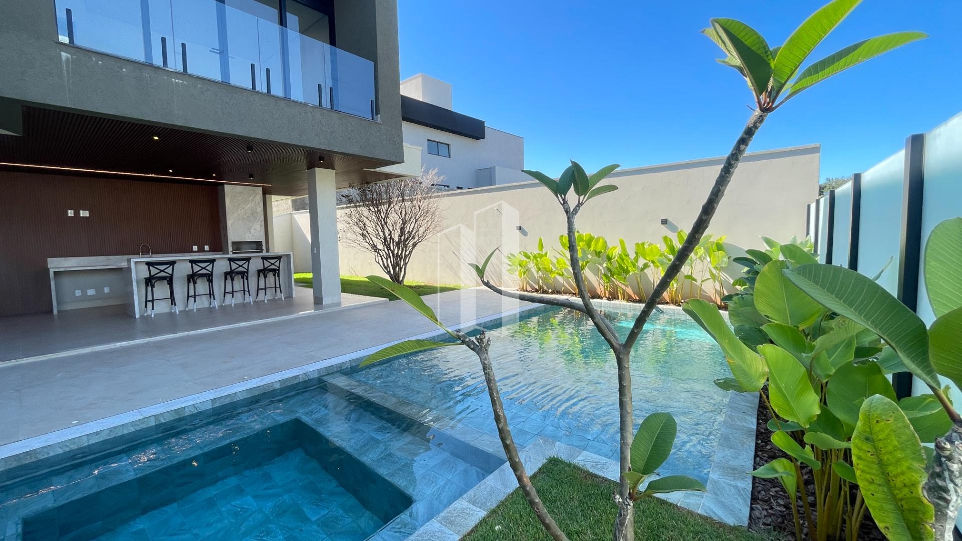 Casa à venda com 4 quartos, 4 suítes, 4 vagas e 369m² no Jardins França, Goiânia (GO) — foto 16 de 30