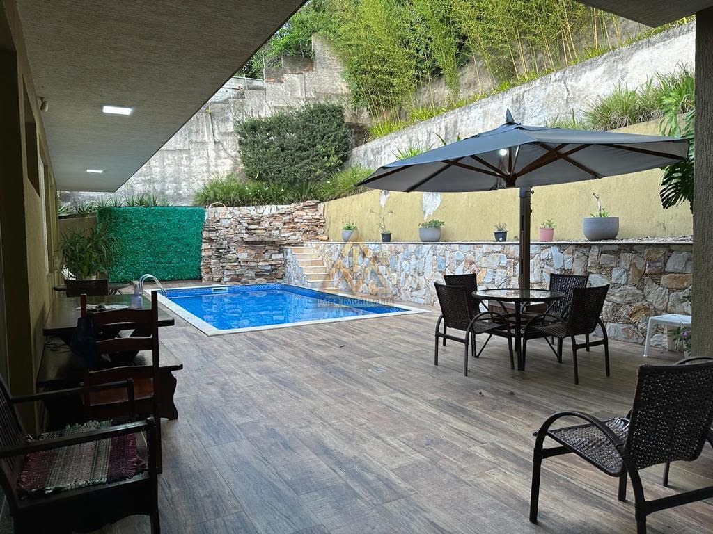 Casa à venda com 5 quartos, 4 suítes, 4 vagas e 385m² no Centro, Blumenau (SC) — foto 10 de 10