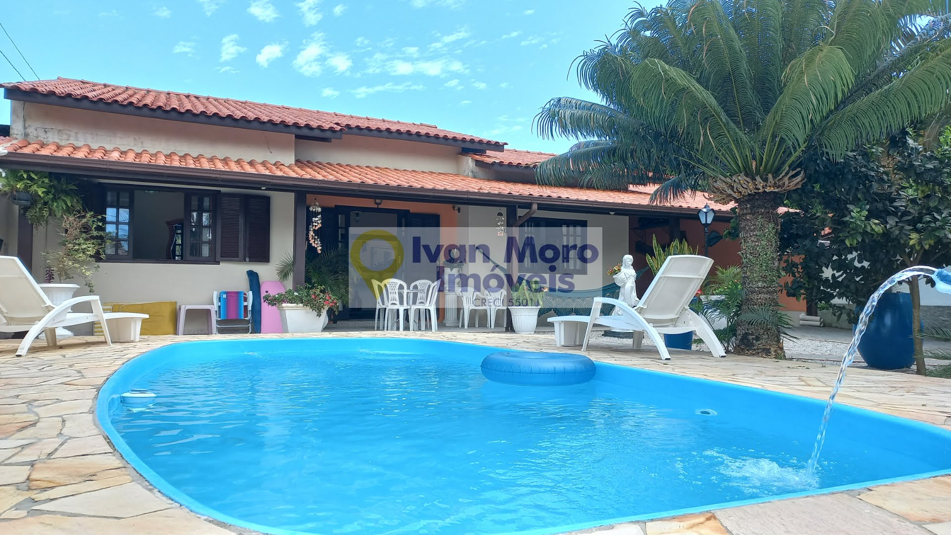 Casa para alugar com 3 quartos, 2 banheiros, 3 vagas e 135m² no Daniela, Florianópolis — foto principal