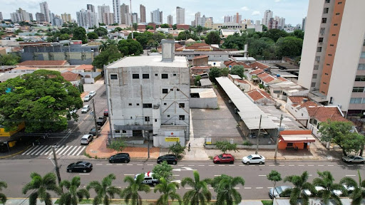 Edifício  desenvolvido para operações médicas, hospitalares e de diagnóstico