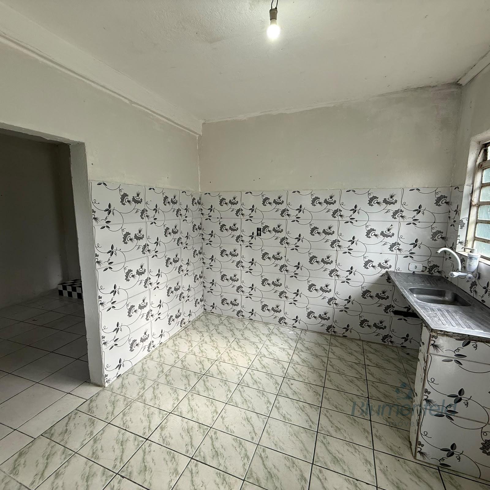Casa para alugar com 1 quarto, 1 banheiro, 1 vaga e 50m² no Parque Rodrigo Barreto, Arujá — foto principal