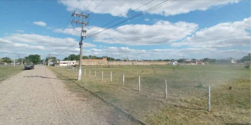 Imóvel com frente para rodovia BR 101.