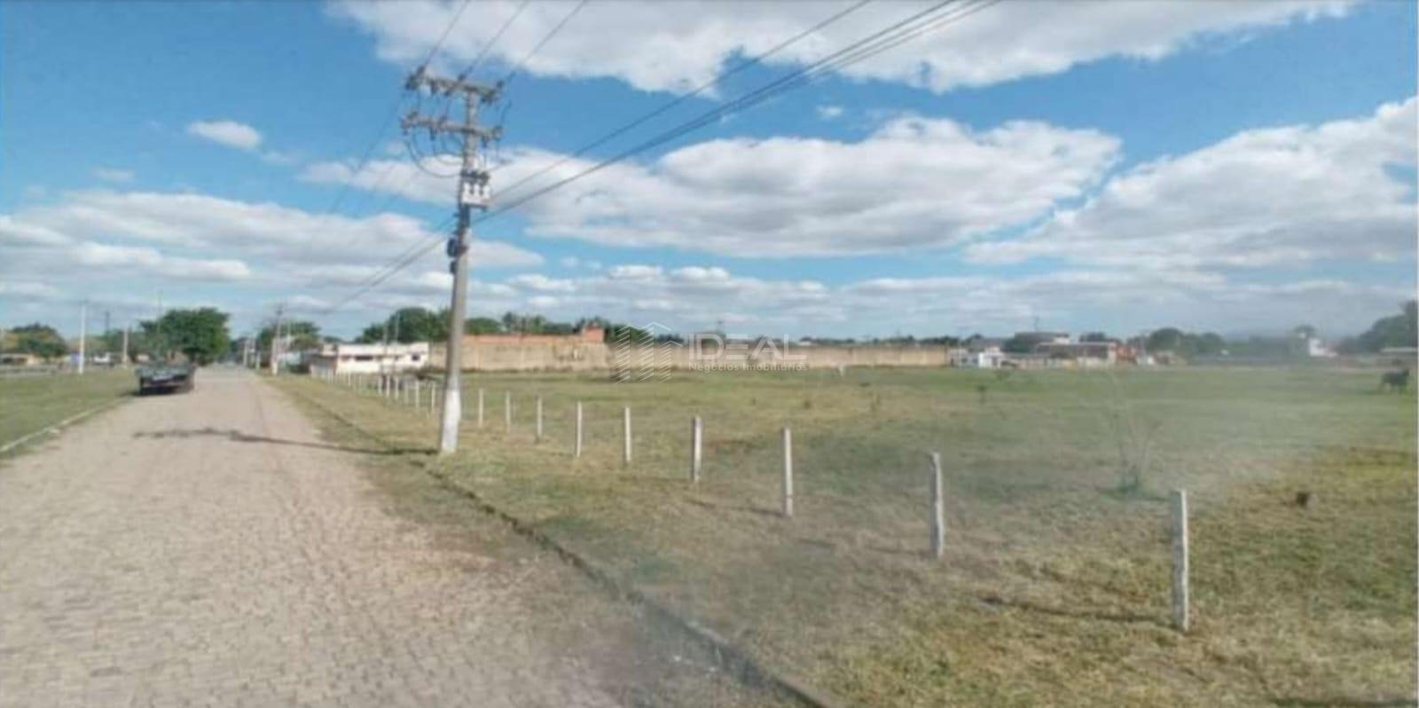 Imóvel com frente para rodovia BR 101.