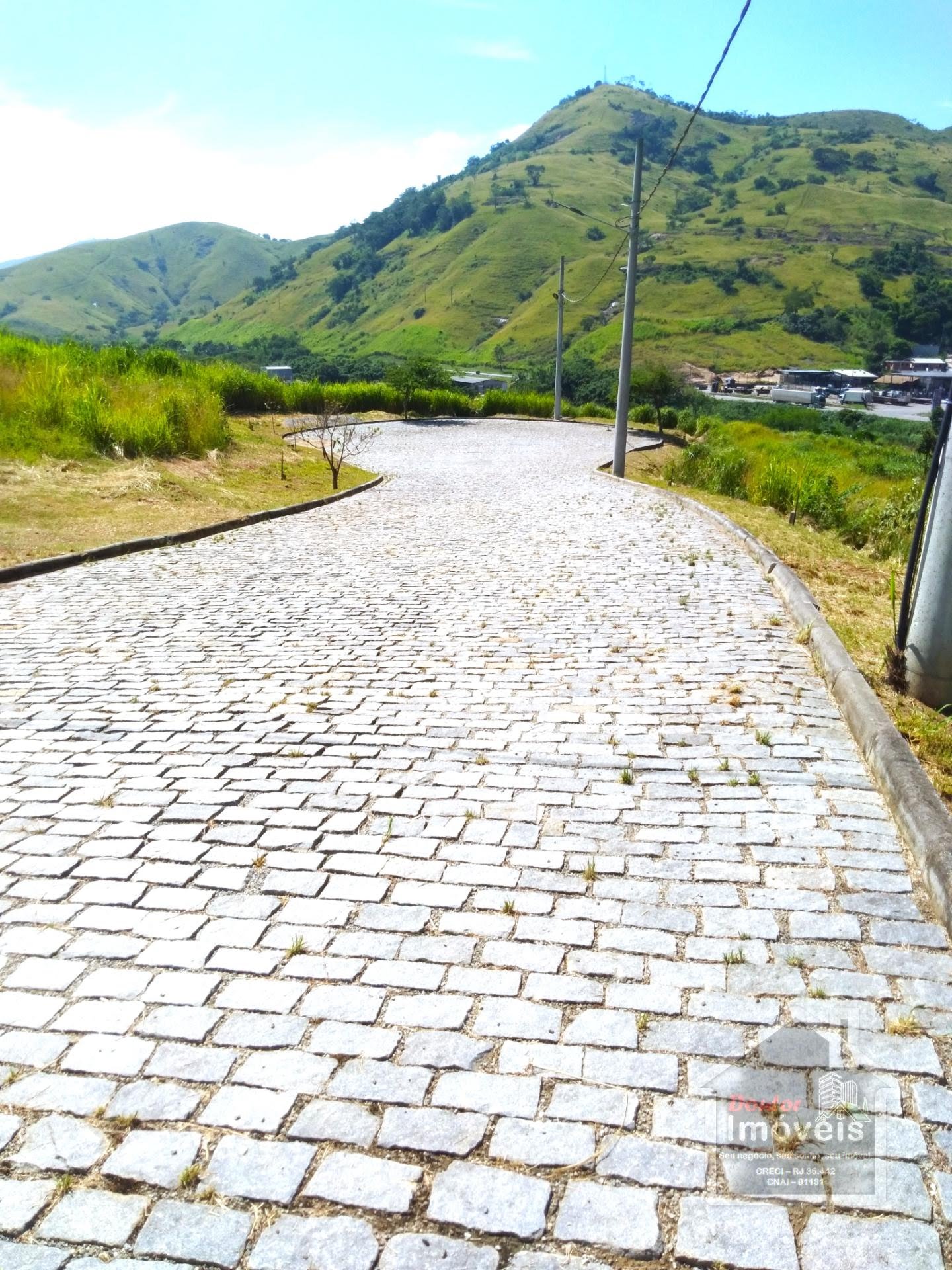 Pode ser o seu novo endereço (É a rua do terreno)