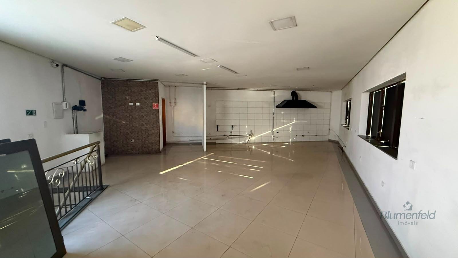 Comercial para alugar com 5 banheiros e 300m² no Centro, Arujá (SP) — foto 17 de 30