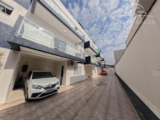 Seu Novo Lar: Lindo Sobrado Triplex Espaçoso em Caiobá