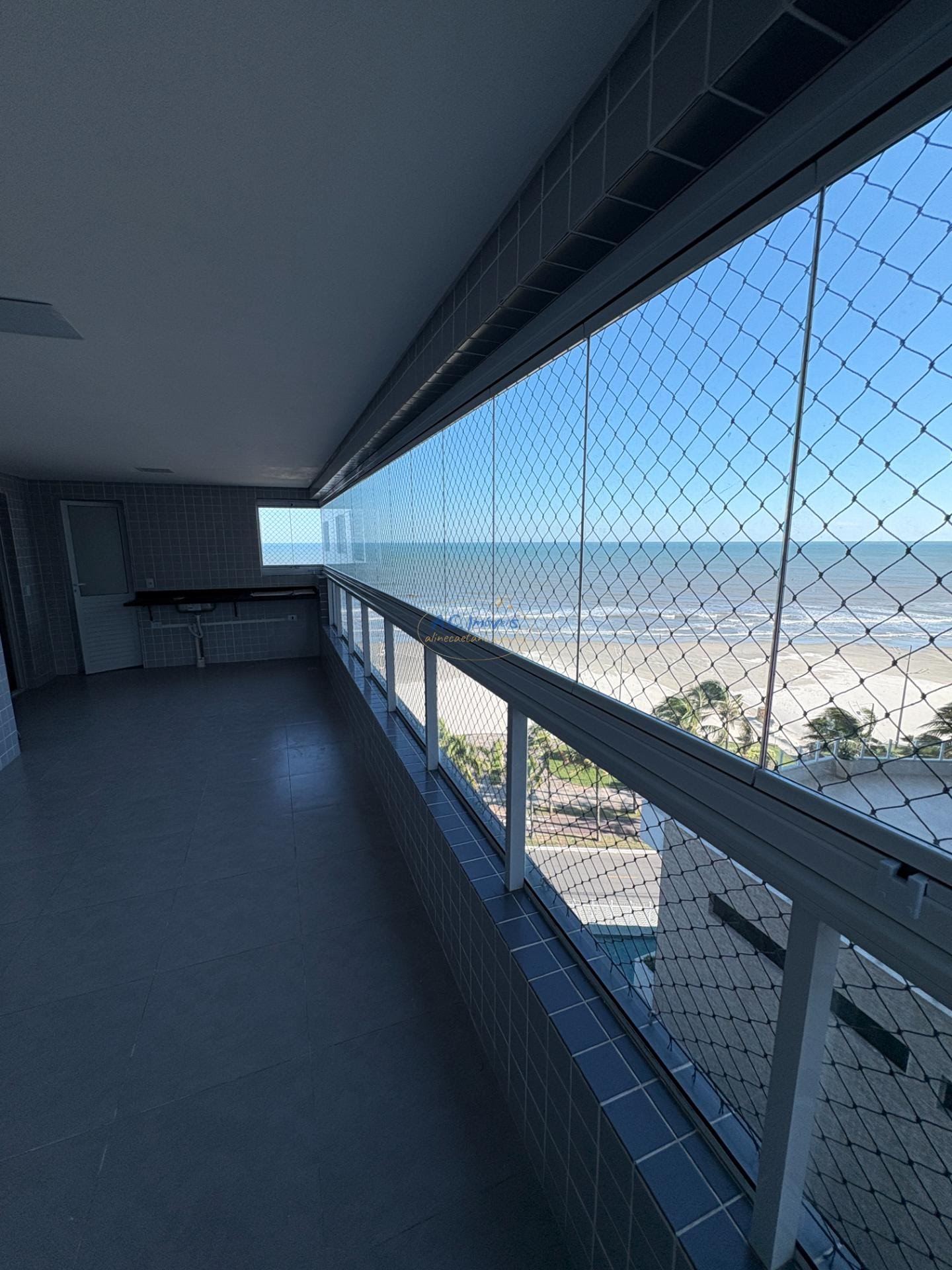 Apartamento à venda com 3 quartos, 2 banheiros, 2 vagas e 112m² no Vilamar, Praia Grande — foto principal