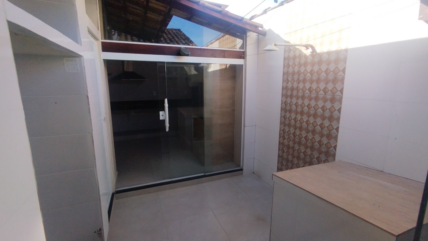 Casa à venda com 3 quartos, 3 banheiros, 2 vagas e 150m² no Extensão do Bosque, Rio das Ostras (RJ) — foto 6 de 8