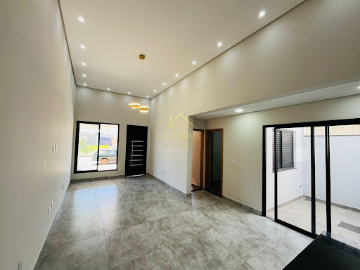 Casa em Condomínio no Jardim Eucaliptos em Sorocaba, 125m²,  03 dormitórios, 01 suíte , 01 vaga de garagem.