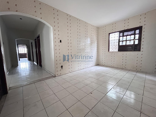 Casa ampla com 4/4 bem localizada na Kalilândia