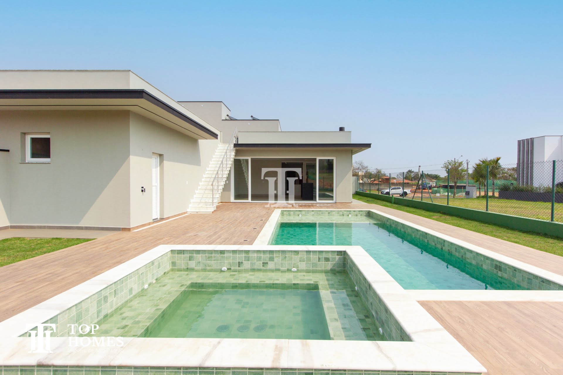 Casa térrea de alto padrão à venda no condomínio Portal Japy Golf Club em Cabreúva/SP