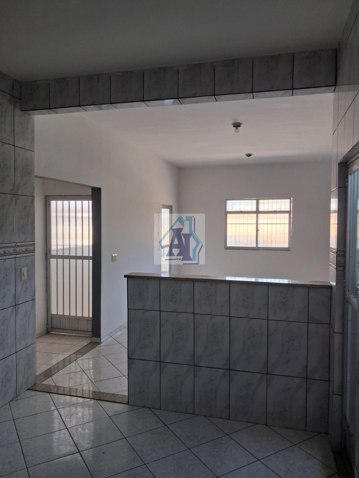 Vista cozinha para Sala e porta de acesso