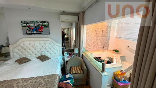 Suite com Banheira no quarto