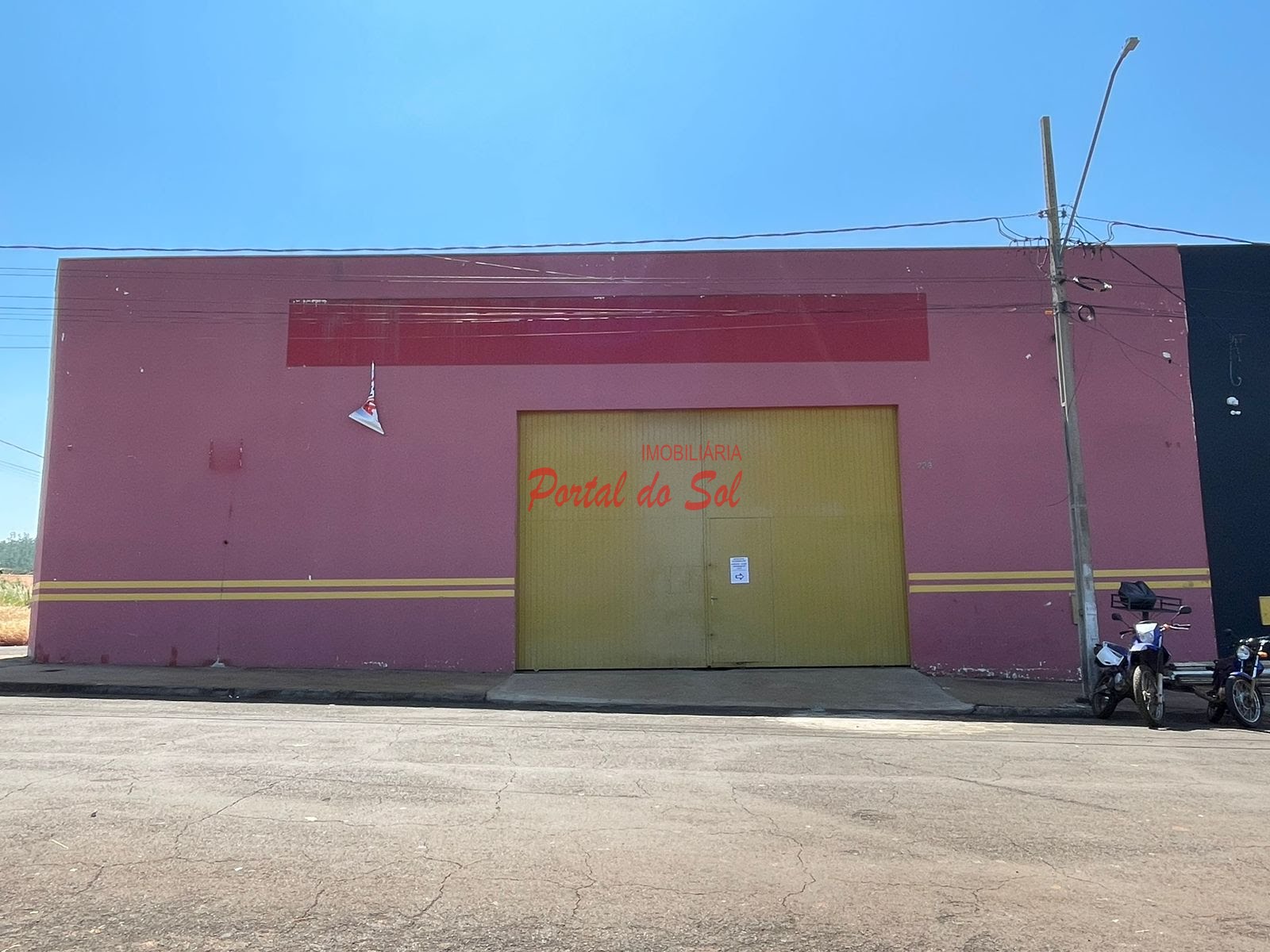Comercial para alugar com 2 banheiros e 215m² no Residencial Porto Seguro, Santo Antônio da Platina — foto principal