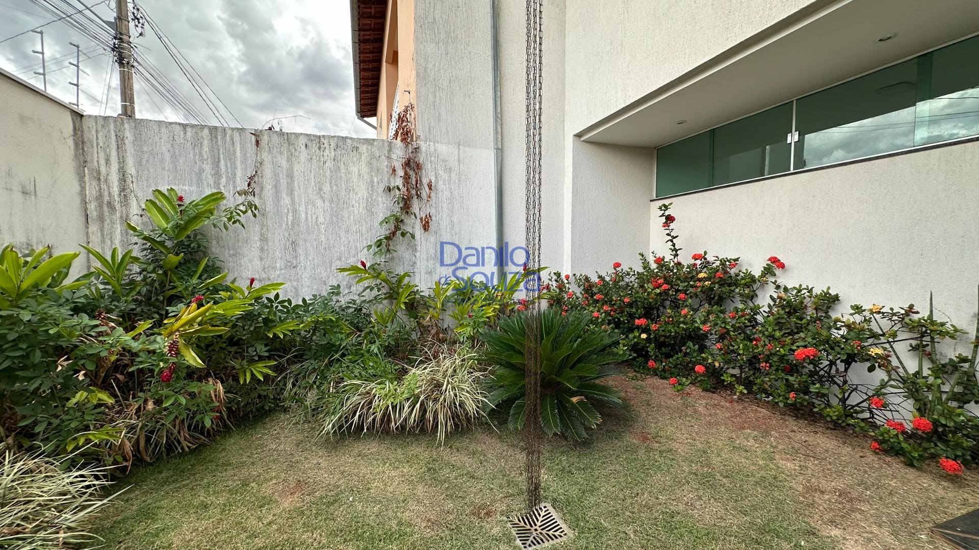 Casa à venda com 3 quartos, 2 suítes e 360m² no Guilhermina Vieira Chaer, Araxá (MG) — foto 3 de 26