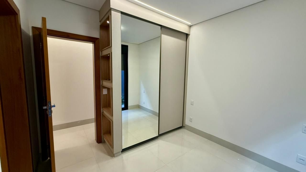 Casa à venda com 4 quartos, 4 suítes, 4 vagas e 263m² no Loteamento Terras de Siena, Ribeirão Preto (SP) — foto 19 de 30