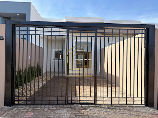 Casa no Madrid, Cascavel: 2 Dormitórios e Suíte