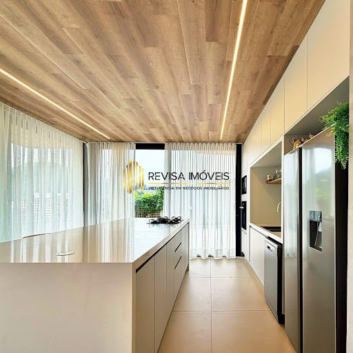 Casa Luberon, pronta e mobiliada (com novas fotos em breve), belíssima mansão de esquina no Tamboré em Santana de Parnaíba.