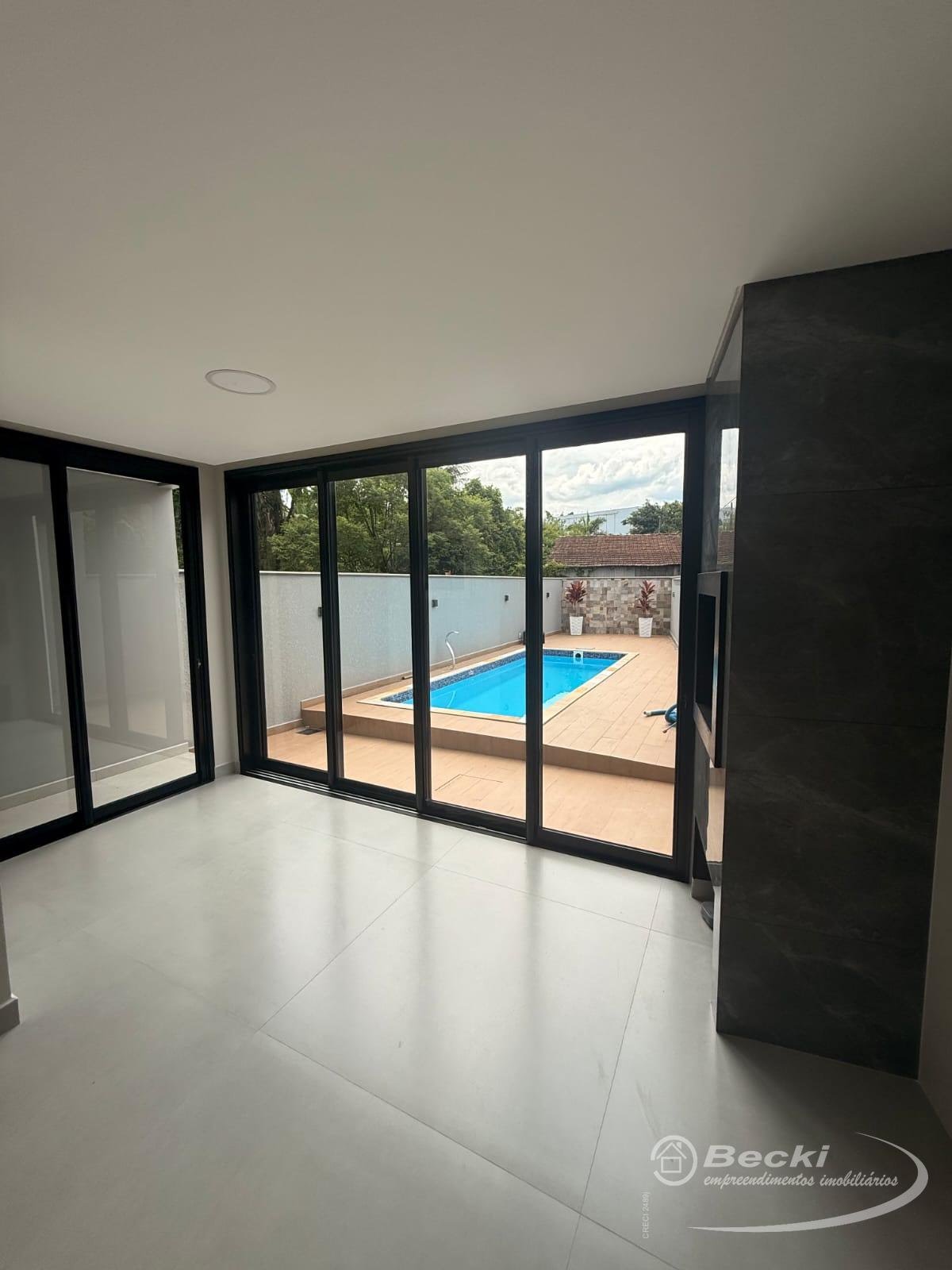 Casa à venda com 3 quartos, 1 suíte, 2 vagas e 179m² no América, Joinville (SC) — foto 8 de 19