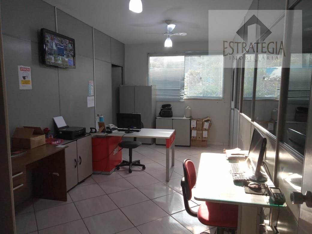 Comercial para alugar com 6 banheiros, 10 vagas e 400m² no Itaipava, Petrópolis (RJ) — foto 14 de 17