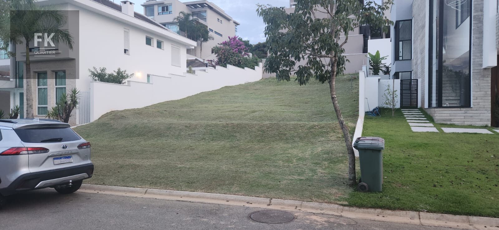 Terreno à venda com 490m² de terreno no Alphaville, Santana de Parnaíba (SP) — foto 2 de 3