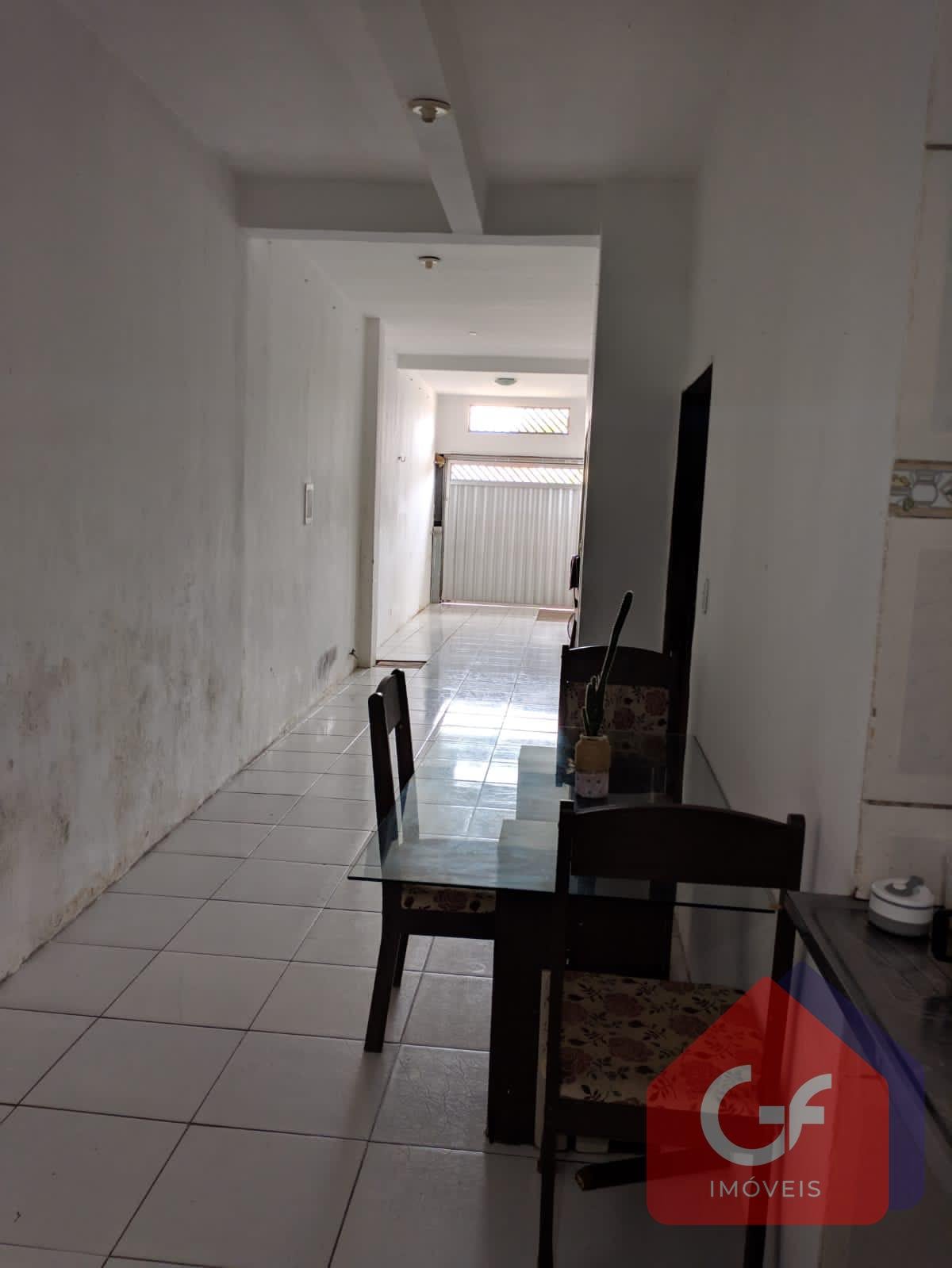 Vista da cozinha para garagem