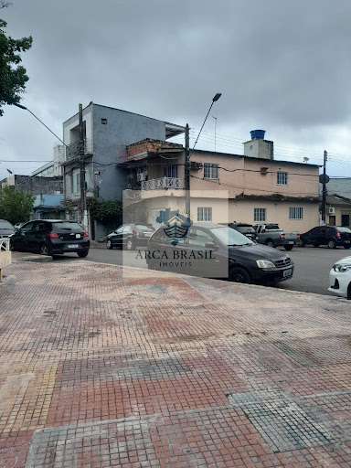 Esquina vista da praça