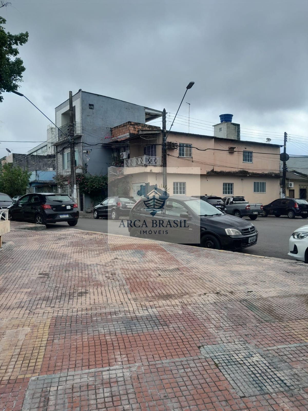 Esquina vista da praça