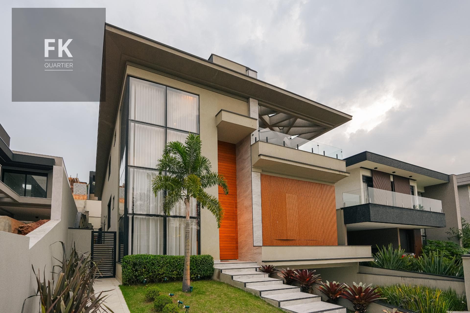 Casa à venda com 4 quartos, 7 banheiros, 4 vagas e 454m² no Alphaville, Santana de Parnaíba — foto principal
