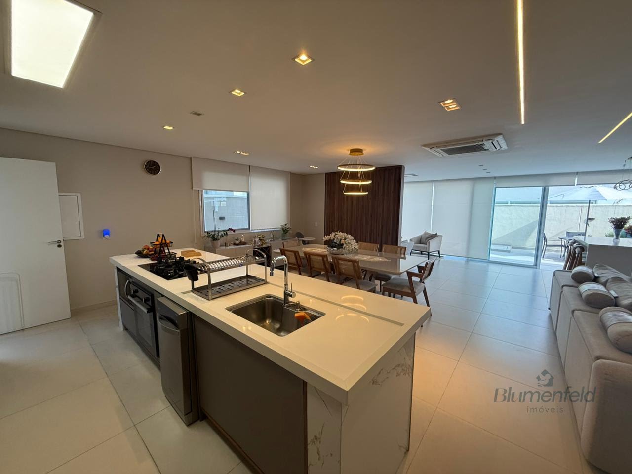 Casa à venda com 4 quartos, 3 suítes, 6 vagas e 201m² no Condomínio Sunville, Arujá (SP) — foto 8 de 30