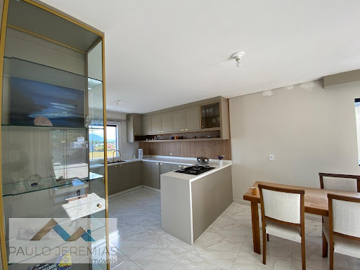 sala integrada com cozinha