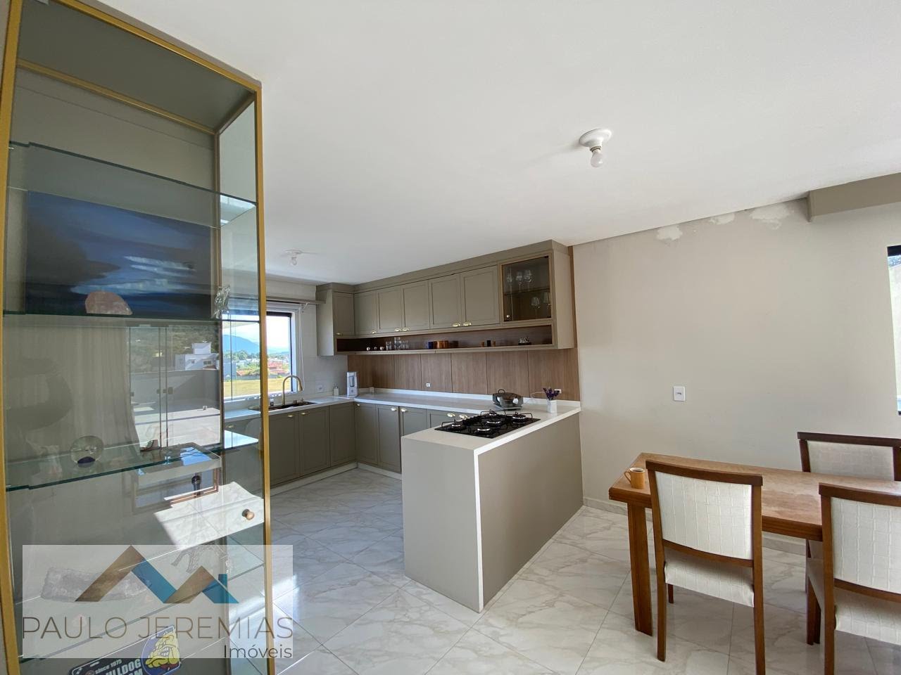 sala integrada com cozinha