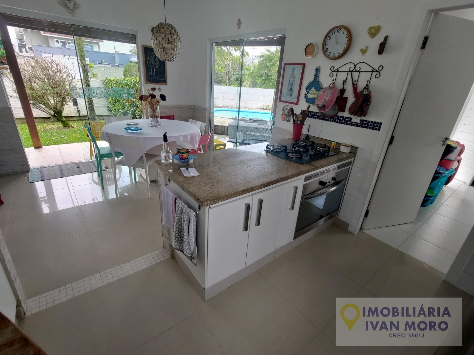 Casa à venda com 4 quartos, 3 suítes, 2 vagas e 230m² no Daniela, Florianópolis (SC) — foto 16 de 30