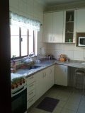 COZINHA COM ARMÁRIOS PLANEJADOS