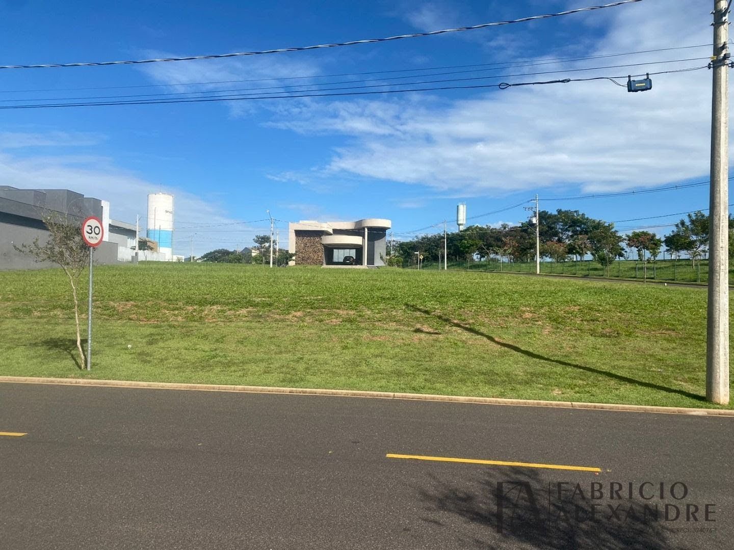 Terreno à venda com 300m² de terreno no Alphaville, Mirassol — foto principal