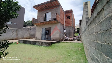Sobrado no Bairro Mantiqueira